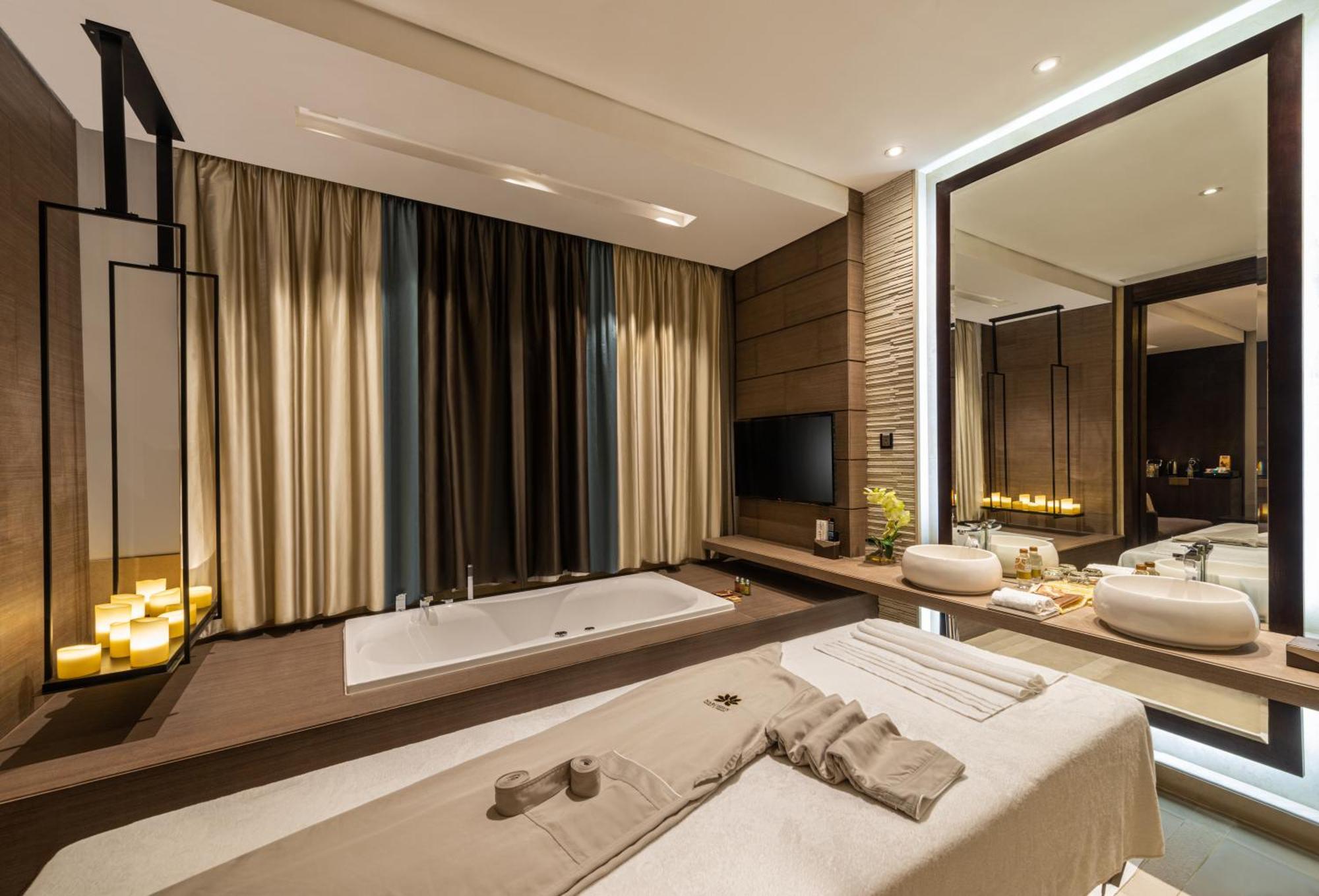 Narcissus Riyadh Hotel & Spa Exterior photo A spa treatment room